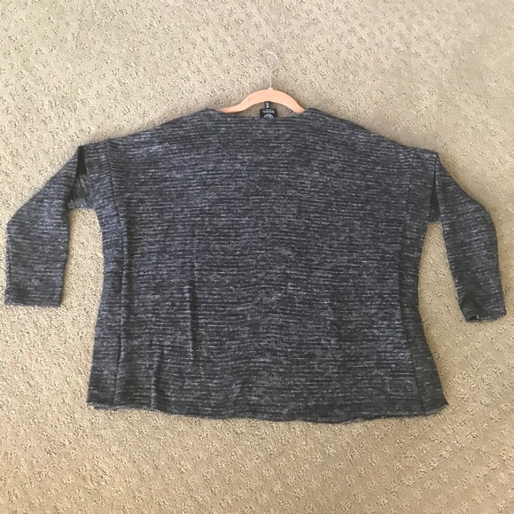 BOBEAU sweater top size MP -- fit is a wide loose casual fit- NEVER WORN - Picture 3 of 6